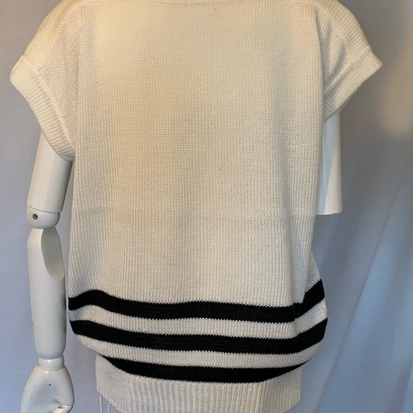 Vintage 80s White and Black light weight sweater - Picture 3 of 5